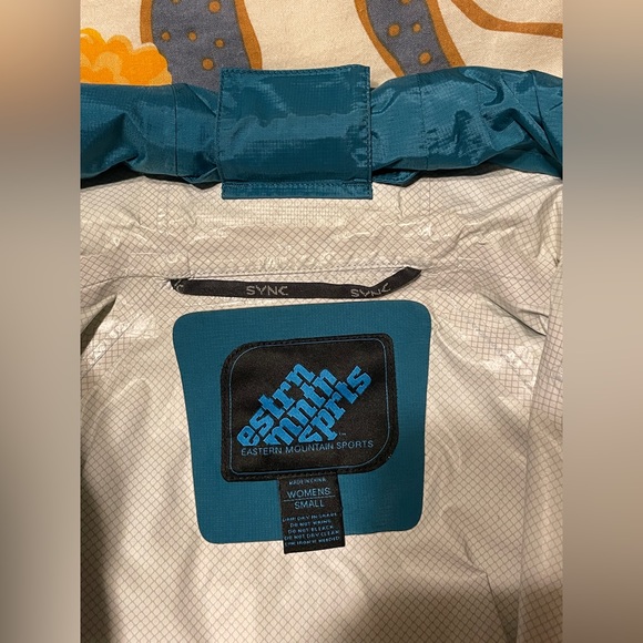 Eastern Mountain Sports rain jacket - Picture 5 of 10